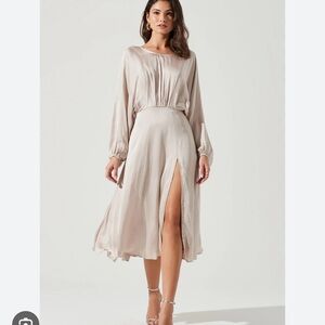 ASTR The Label Marin Dolman Sleeve Dress Champagne Size M